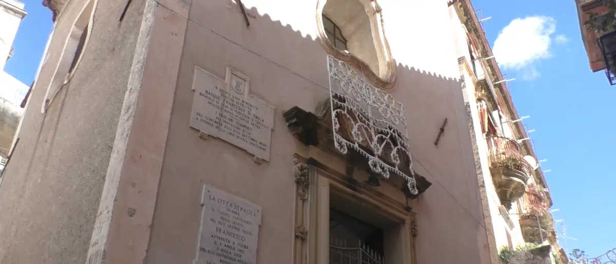 Atto vandalico contro la casa natale di San Francesco di Paola: si cercano i responsabili