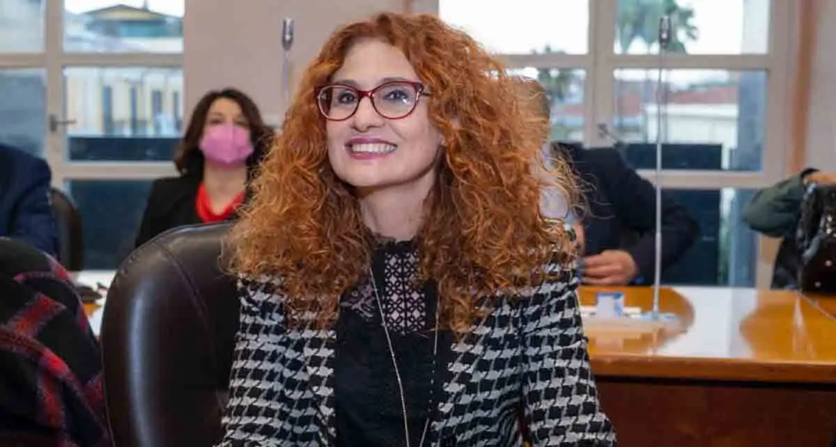 Cozza risponde a Rende: «Sei ondivaga, spesso all’opposizione in Comune a Cosenza»\n