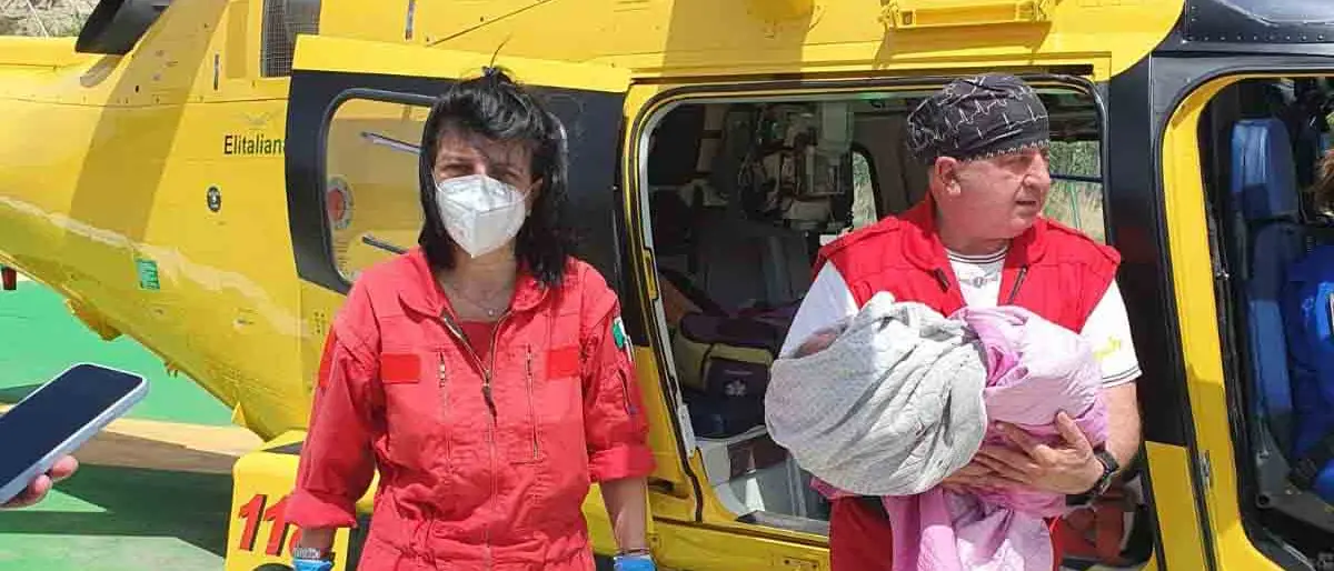 Amendolara, bambino cade dal balcone e viene trasportato a Cosenza in elisoccorso