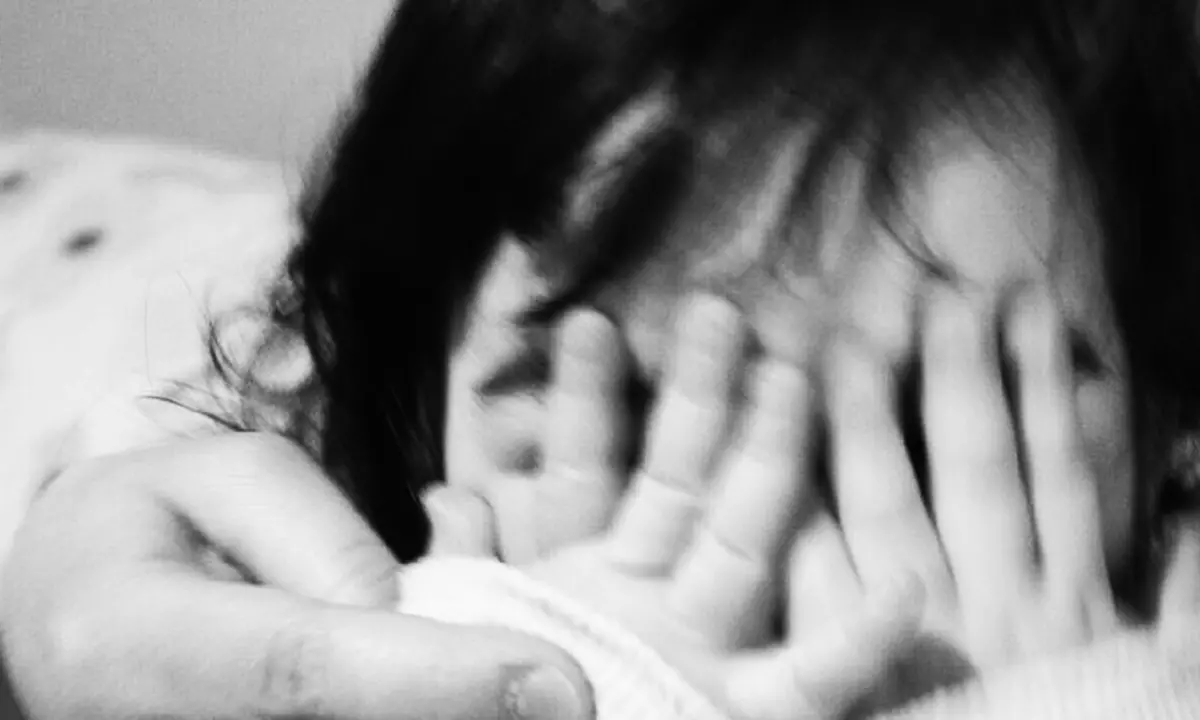 Padre registra di nascosto le maestre della figlia e le denuncia: il caso shock a Roma