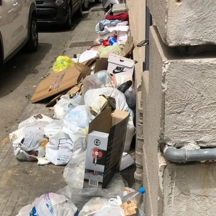 Cosenza, la denuncia di Nuovi Orizzonti: «Città sporca e bollette Tari alle stelle, via Municipia»