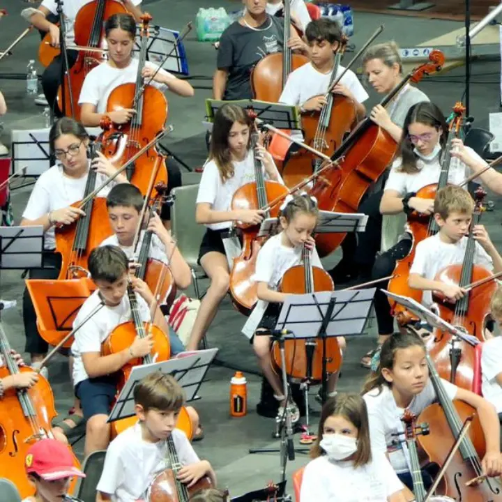 European Suzuki Convention a Cuneo, apprezzata l'esibizione di 15 piccoli musicisti cosentini