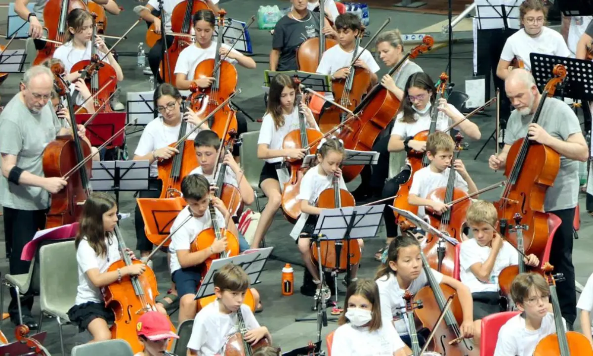 European Suzuki Convention a Cuneo, apprezzata l'esibizione di 15 piccoli musicisti cosentini