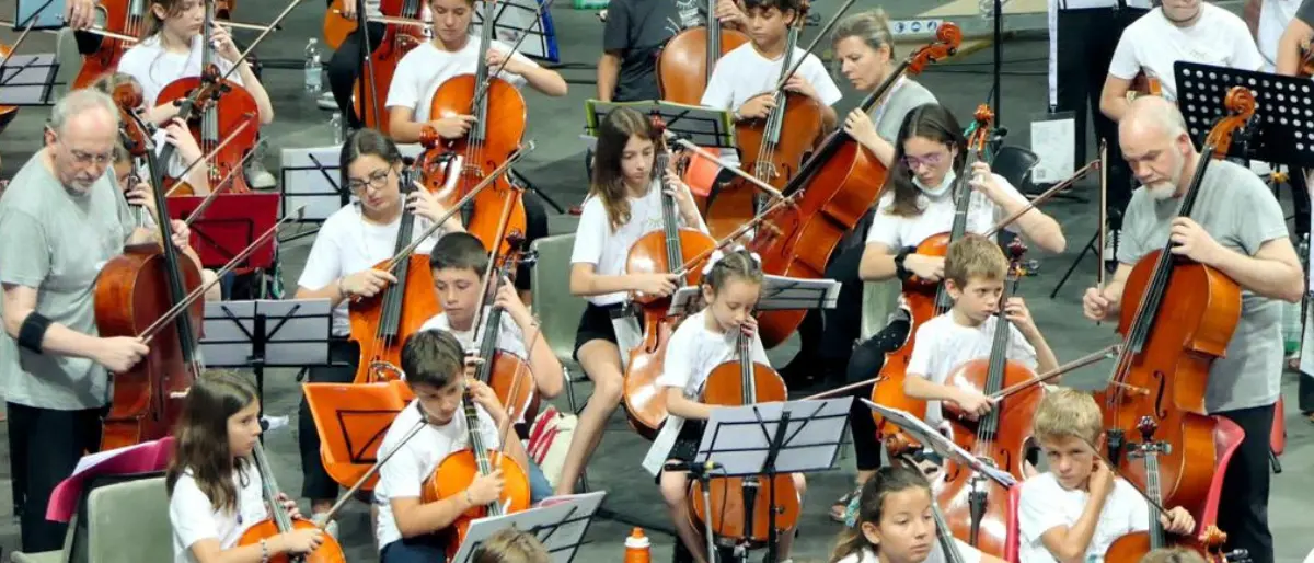 European Suzuki Convention a Cuneo, apprezzata l'esibizione di 15 piccoli musicisti cosentini