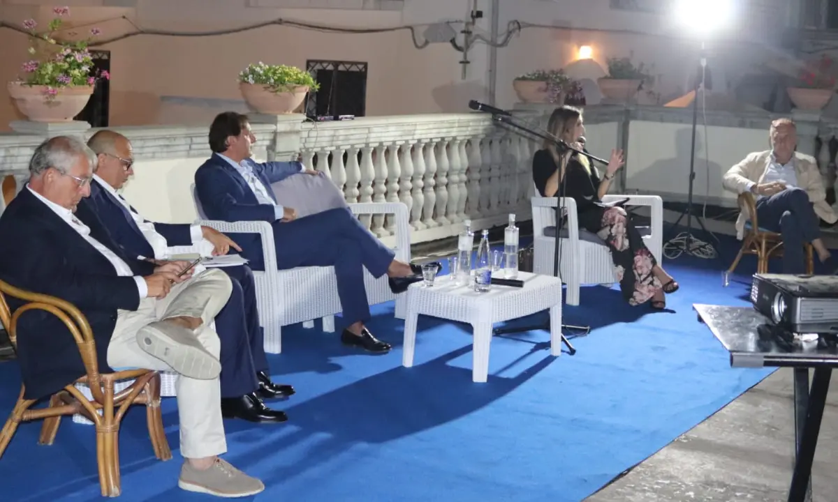 Diamante, ieri sera l'incontro pubblico con il presidente dell'Inps Pasquale Tridico
