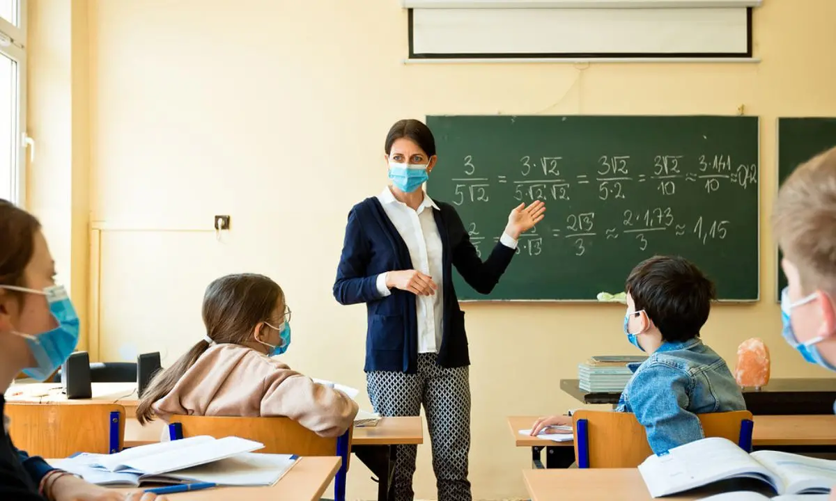 Covid e scuola 2022, presto il rientro in classe: ecco le nuove regole