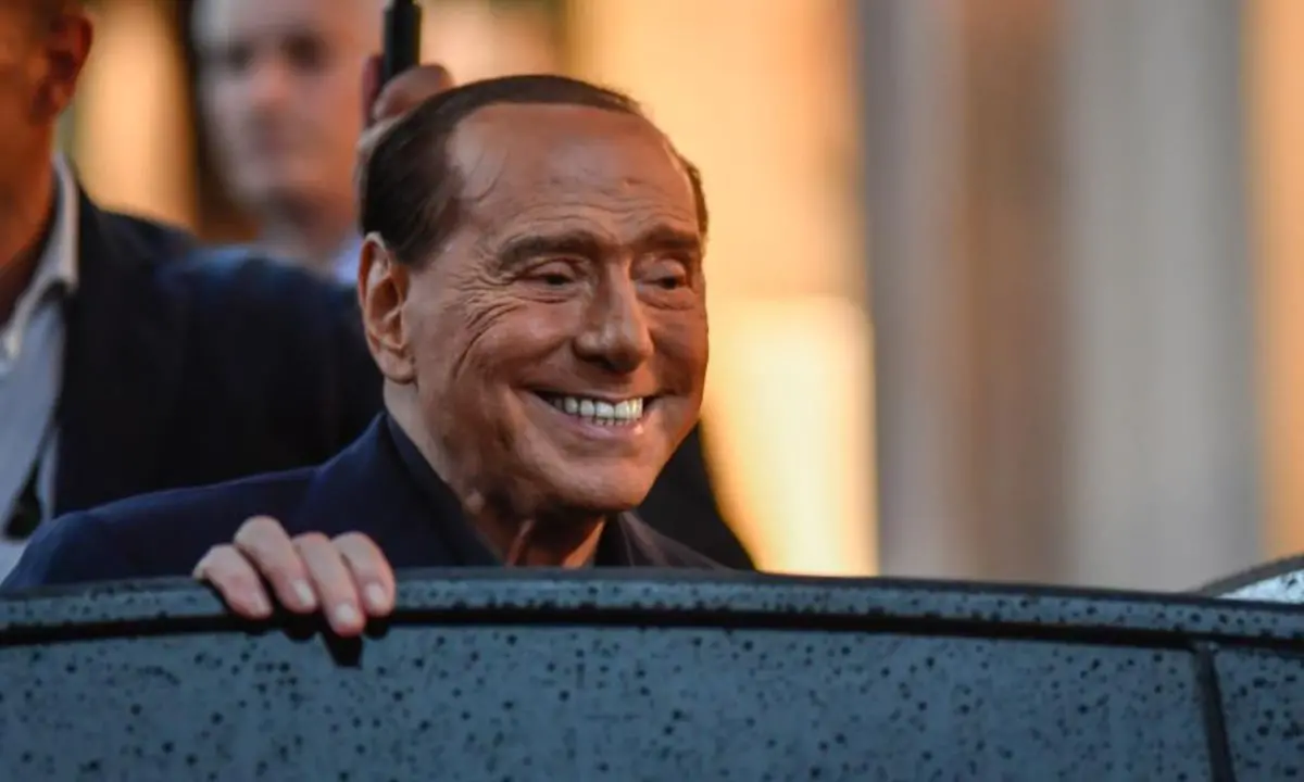 Papa Francesco e il benefattore misterioso per la sepoltura: spunta ipotesi Berlusconi