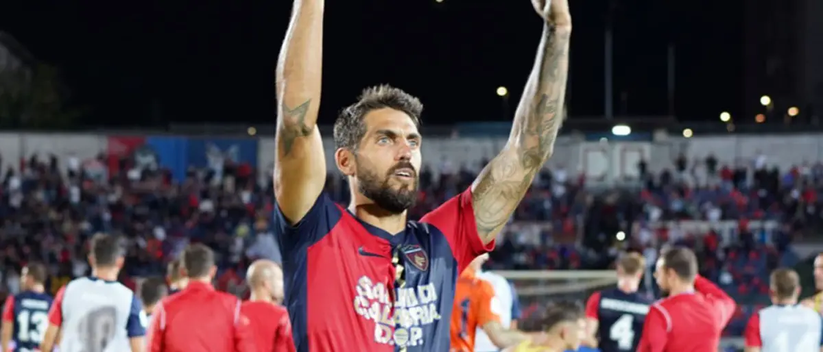 Cosenza, ufficiale: Larrivey rescinde il contratto con i lupi