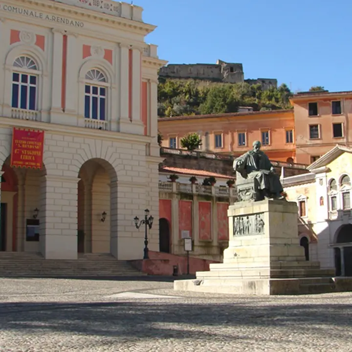 Cosenza, divieto di transito e sosta in piazza XV Marzo per il Meeting della polizia locale