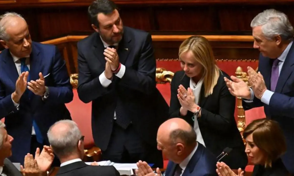 Il governo assalta la Cultura: tra fondi per presepi e luminarie spuntano emendamenti e condoni