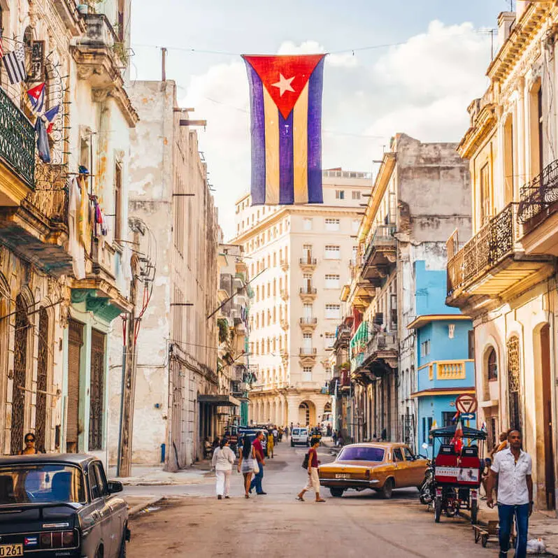Rende si schiera al fianco di Cuba contro gli Usa: «Basta embargo»