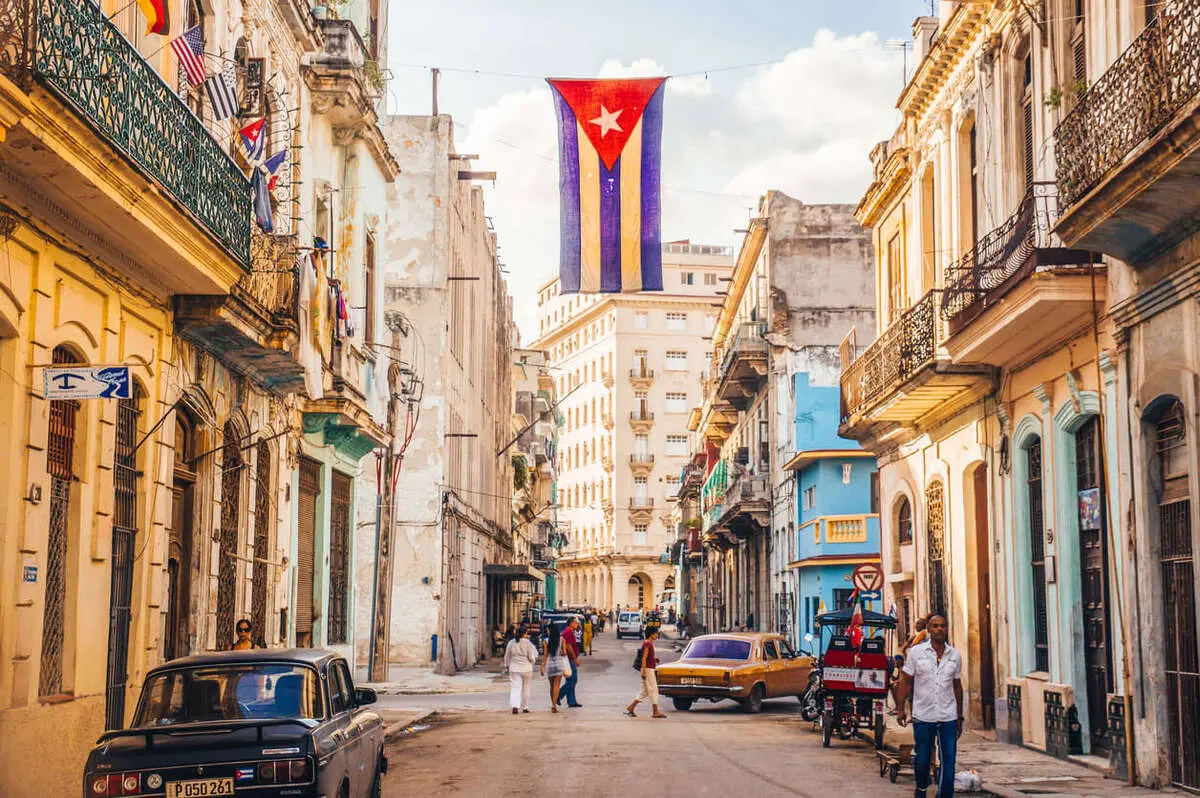 Rende si schiera al fianco di Cuba contro gli Usa: «Basta embargo»