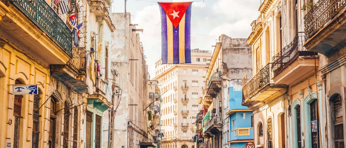 Rende si schiera al fianco di Cuba contro gli Usa: «Basta embargo»