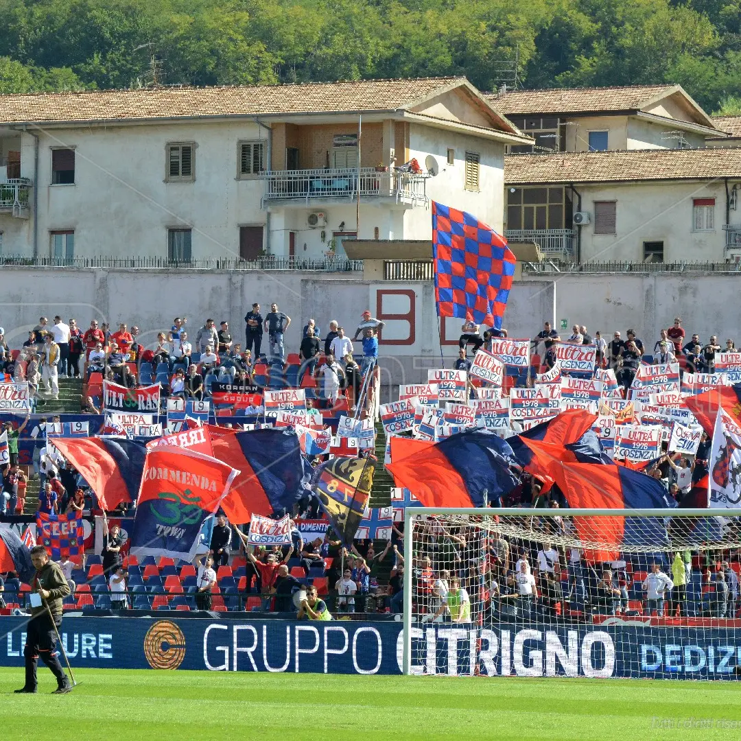 La Curva Sud: «Mai lasciato solo il Cosenza. Ora disertiamo per dignità»