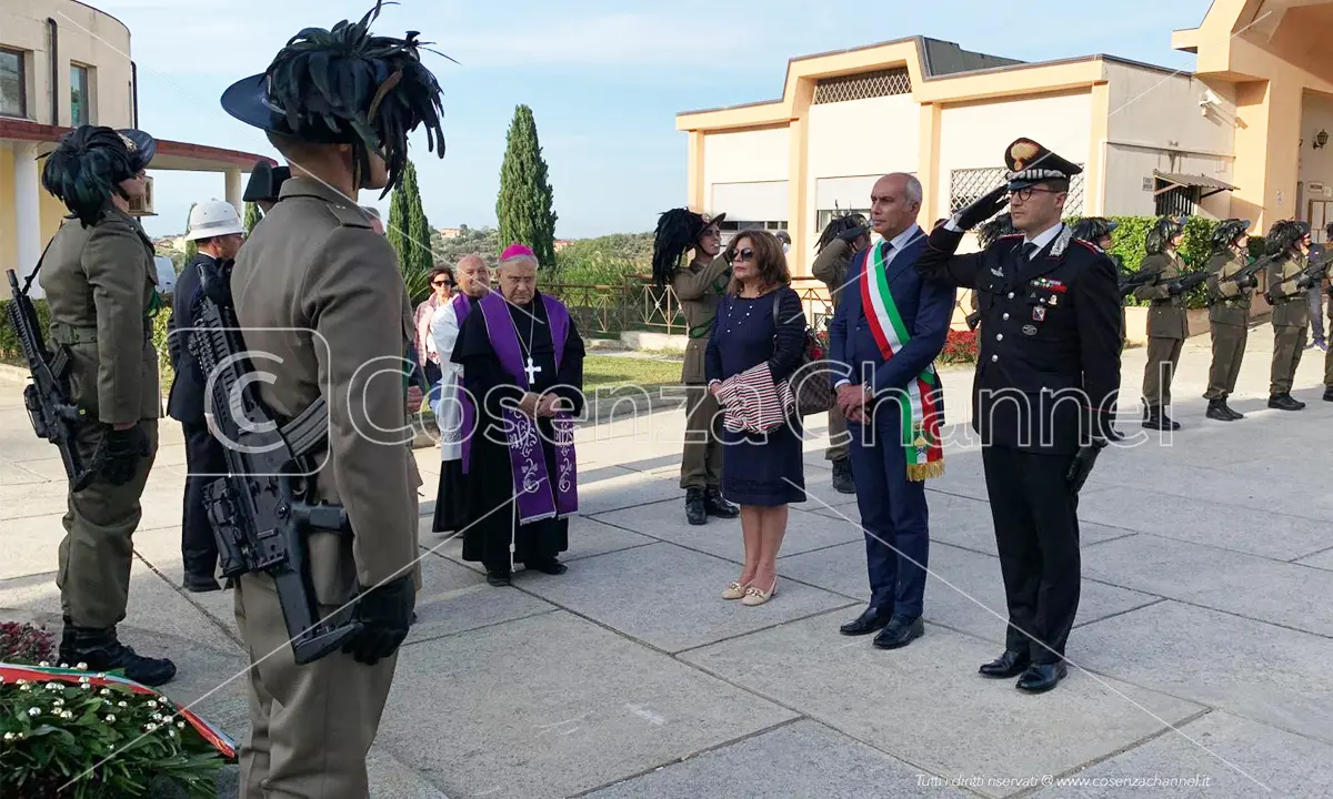 Cosenza, commemorazione dei defunti al cimitero comunale | VIDEO