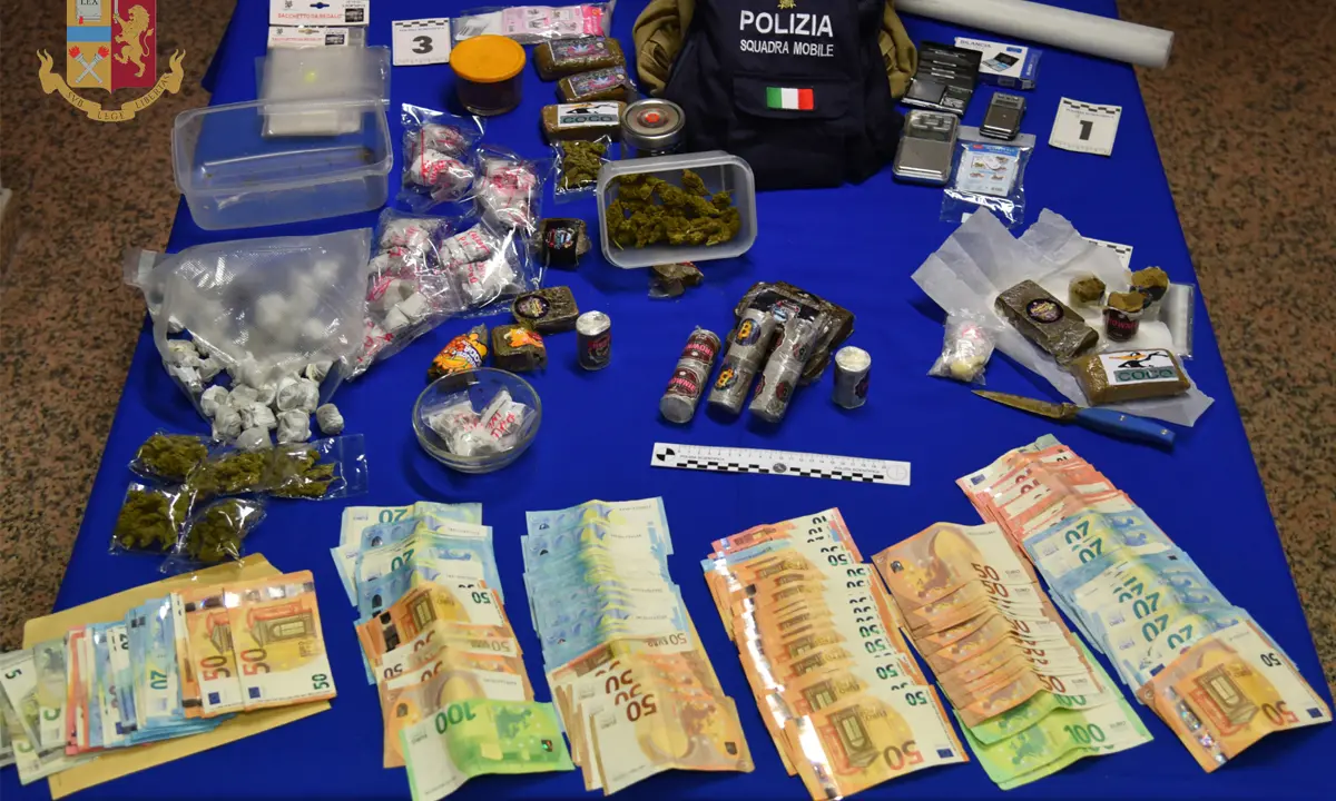 Cosenza, hashish e marijuana nel frigorifero. Un arresto e una denuncia
