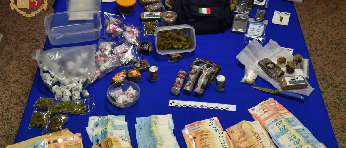 Cosenza, hashish e marijuana nel frigorifero. Un arresto e una denuncia