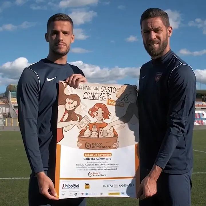 Il Cosenza Calcio in campo per la colletta del Banco Alimentare | VIDEO