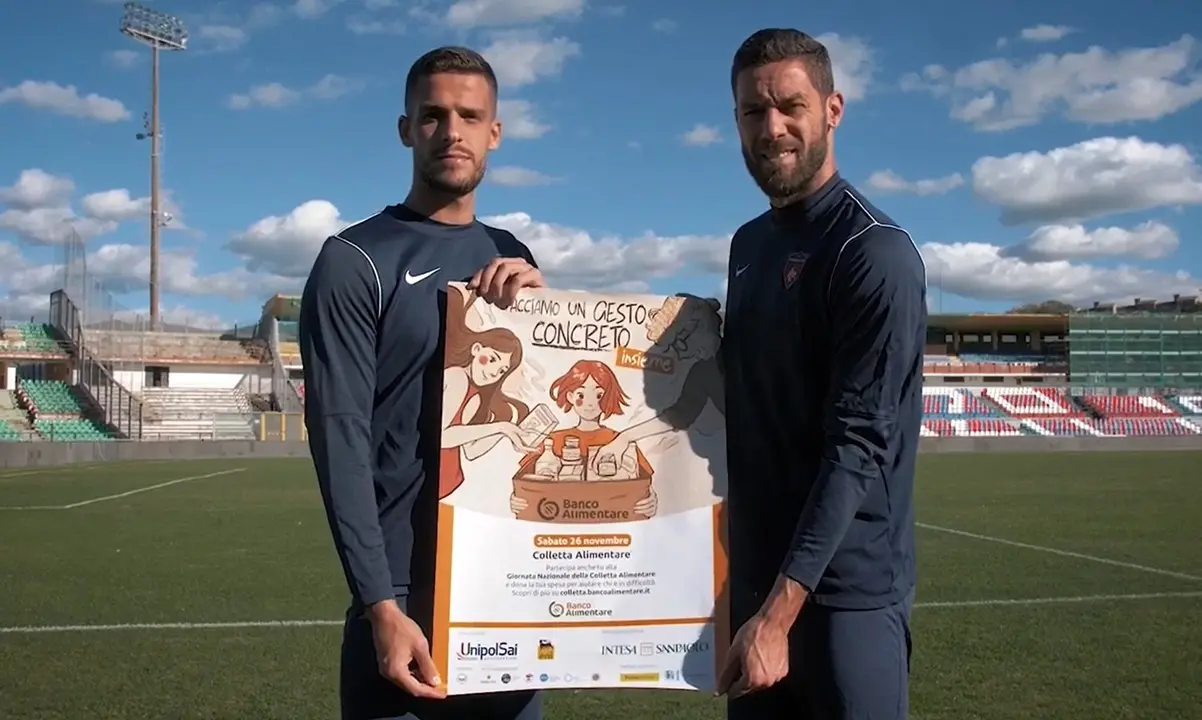 Il Cosenza Calcio in campo per la colletta del Banco Alimentare | VIDEO