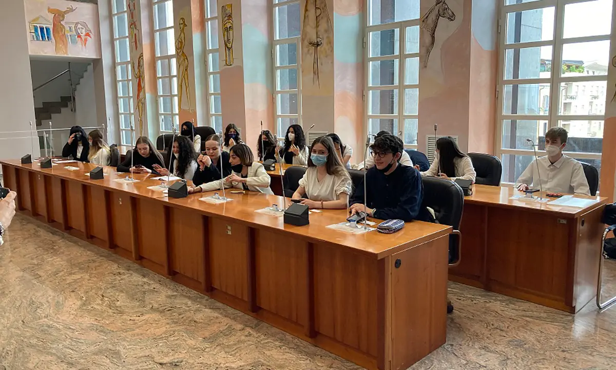 Cosenza chiama Polonia. Gli studenti del \"Della Valle\" consiglieri per un giorno