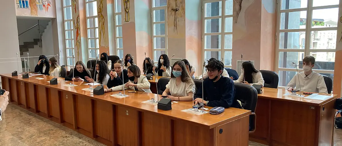 Cosenza chiama Polonia. Gli studenti del \"Della Valle\" consiglieri per un giorno