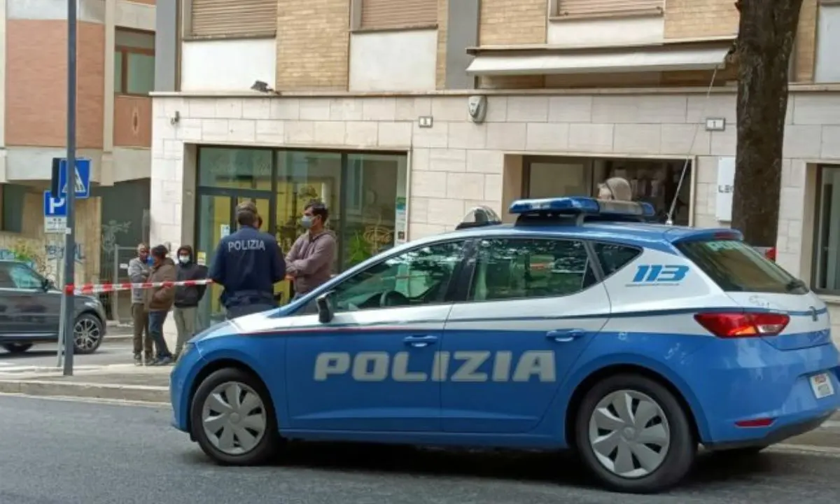 Cosenza, 60enne non rispetta gli orari della sorveglianza speciale e minaccia gli agenti