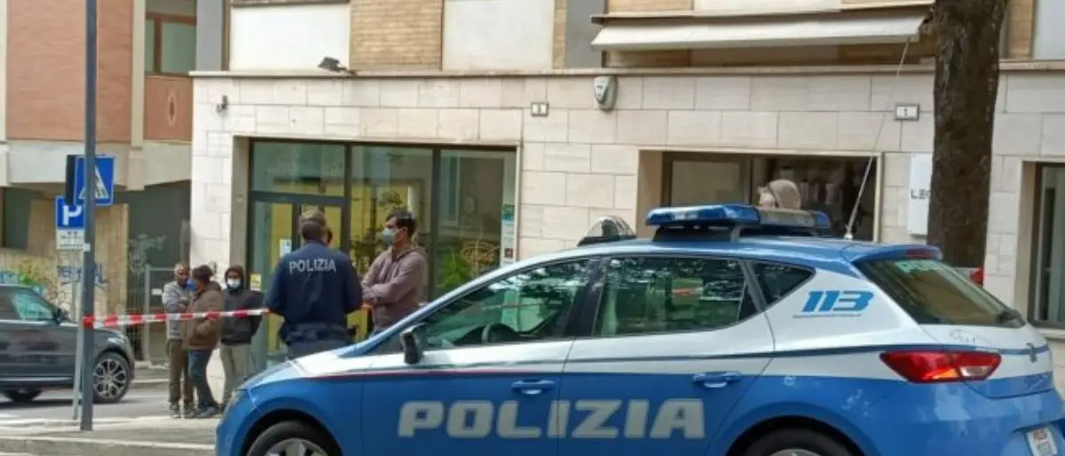 Cosenza, 60enne non rispetta gli orari della sorveglianza speciale e minaccia gli agenti
