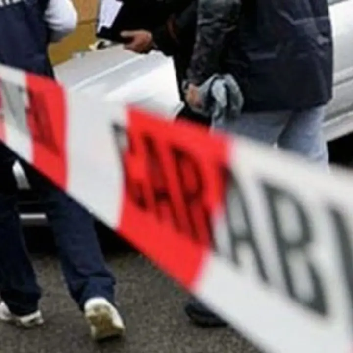 Torino, un uomo di 73 anni uccide la moglie a bastonate: arrestato