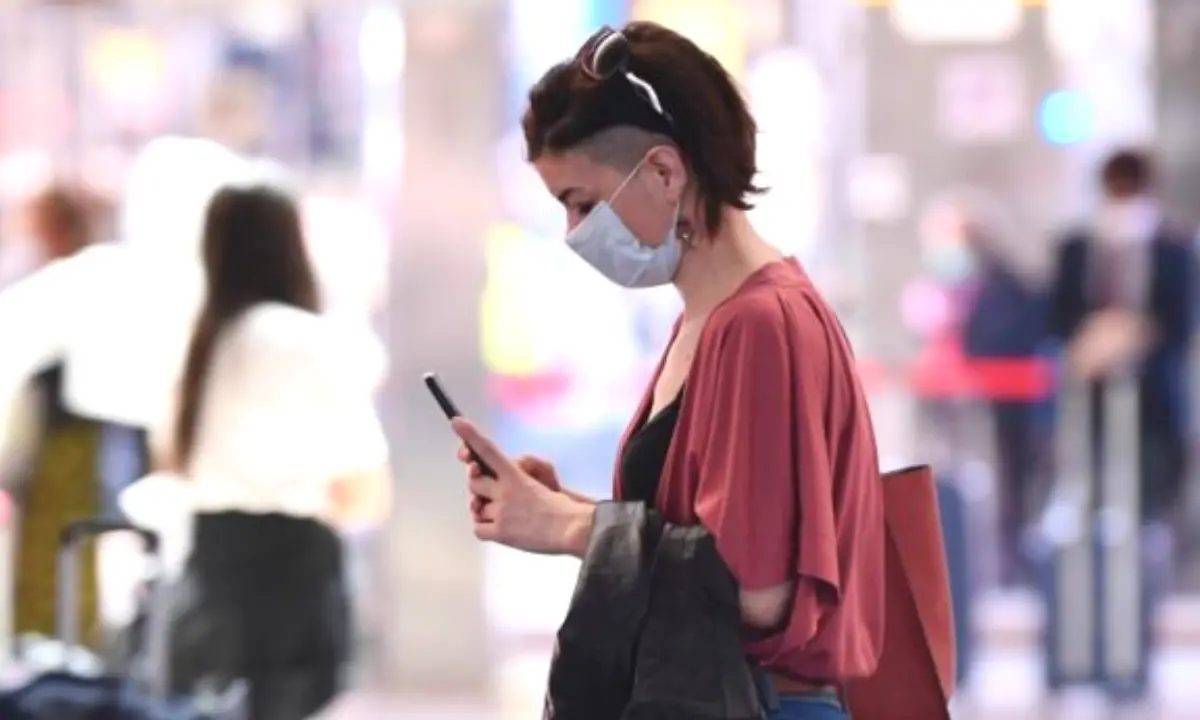 Green pass addio, mascherine al chiuso ma non ovunque: cosa cambia dal primo maggio