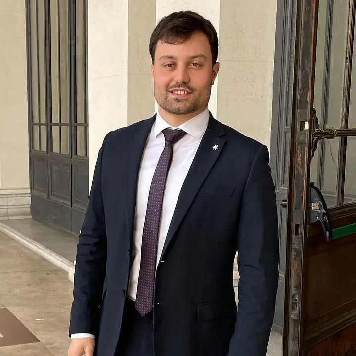 Pd Cosenza, regge l’ipotesi De Luca (ma a maggioranza). Principe usa il sarcasmo\n