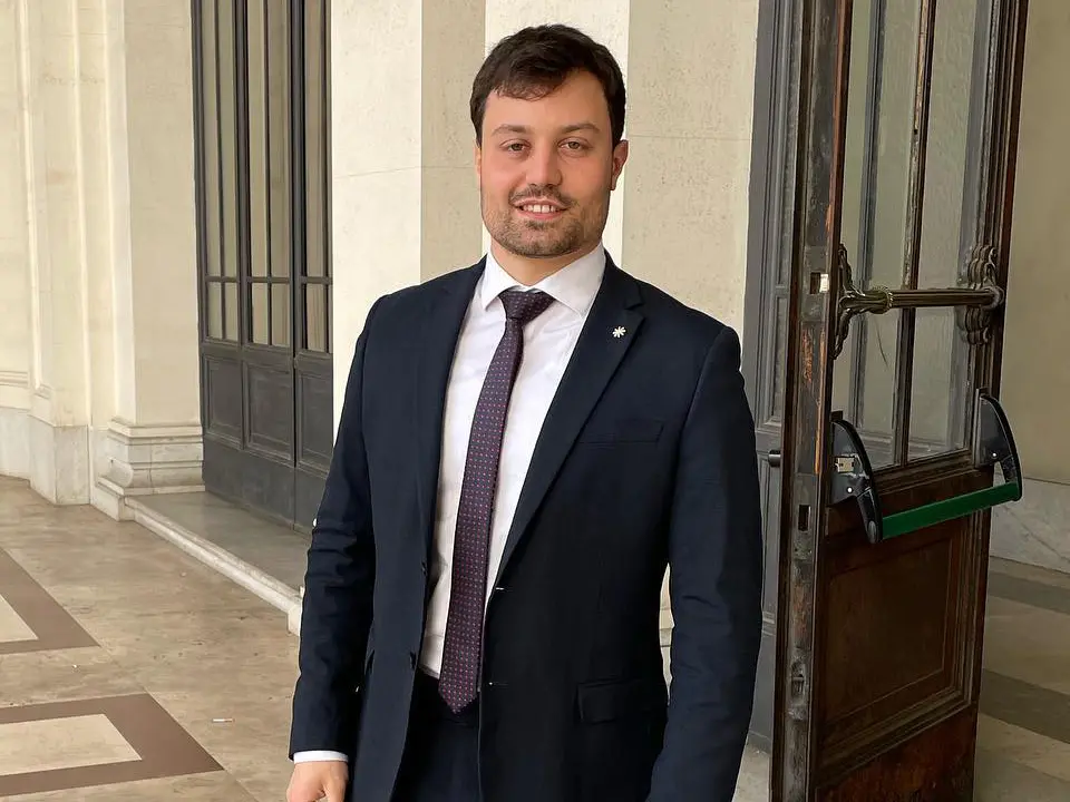 Pd Cosenza, regge l’ipotesi De Luca (ma a maggioranza). Principe usa il sarcasmo