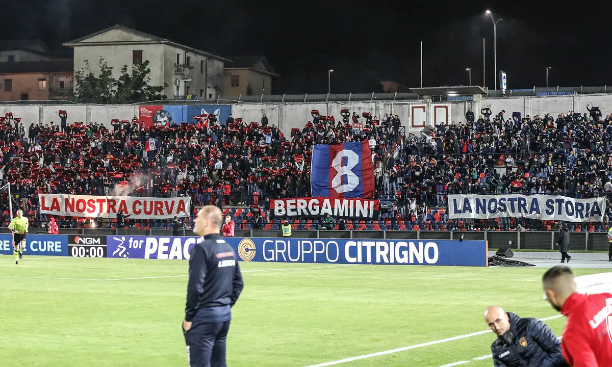 Vicenza-Cosenza: maxischermo in piazza dei Bruzi per i fan rossoblù