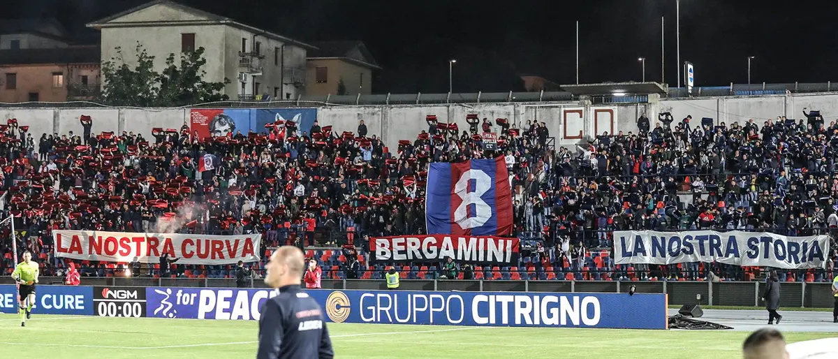 Vicenza-Cosenza: maxischermo in piazza dei Bruzi per i fan rossoblù