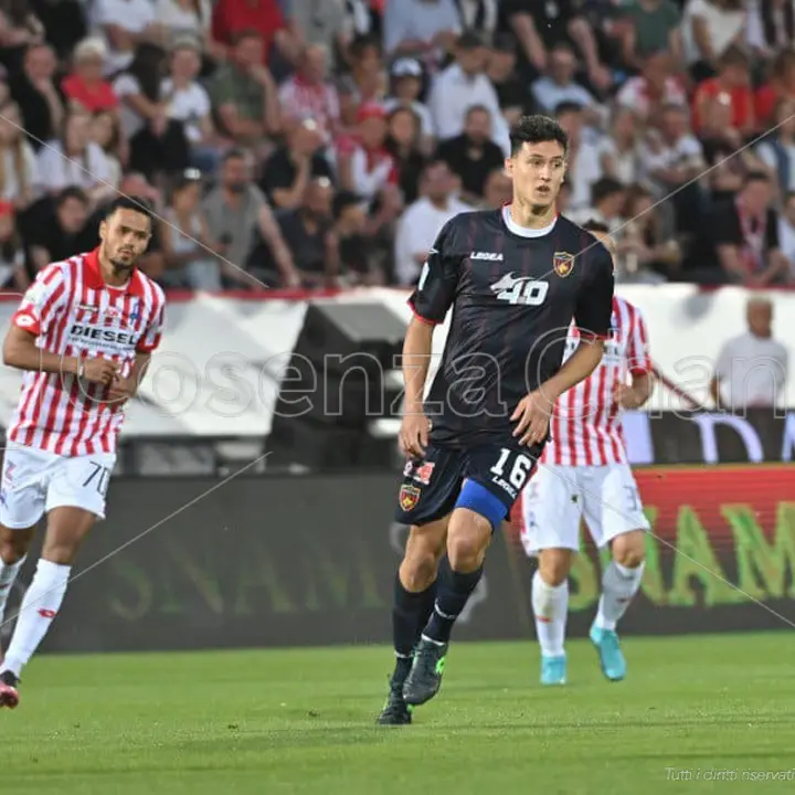 Cosenza, doccia fredda al 90esimo: Maggio gela i Lupi. Al \"Marulla\" servirà una vittoria per rimanere in serie B