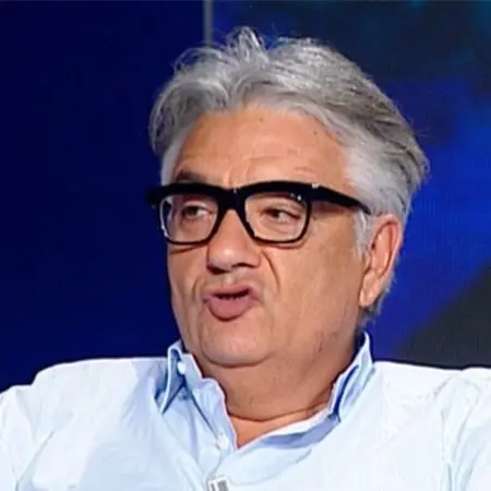 La Calabria è rossoblù: gli auguri del Crotone ai cugini del Cosenza