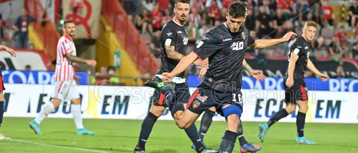 Cosenza, sono 5 i calciatori da piazzare. C'è anche Venturi