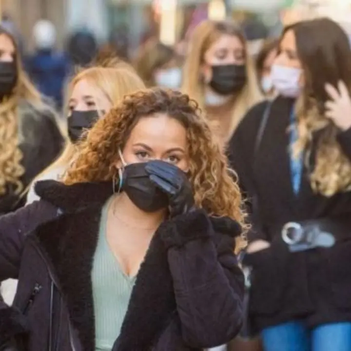 Covid, in Italia resta stabile l'Rt, cala invece l'incidenza: report Iss