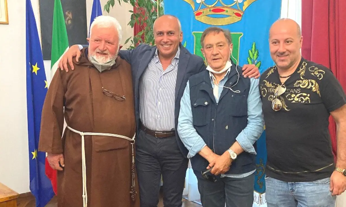 Cosenza-Vicenza, il sindaco incontra i tifosi. Per la tribuna Rao si valuta un «prezzo politico»