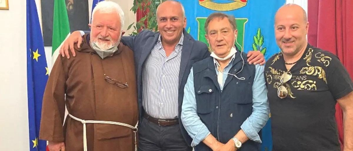 Cosenza-Vicenza, il sindaco incontra i tifosi. Per la tribuna Rao si valuta un «prezzo politico»