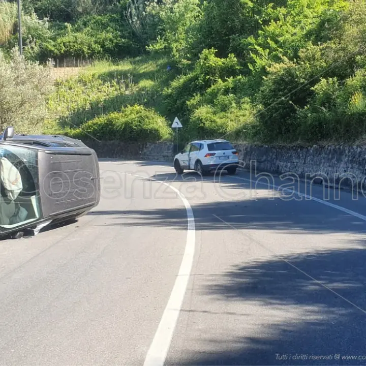 Mendicino, incidente stradale tra due auto in contrada Rosario: la situazione