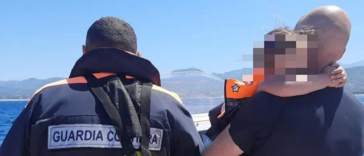 Bimba di 4 anni alla deriva su un canotto A Santa Maria del Cedro: recuperata a un miglio e mezzo dalla costa