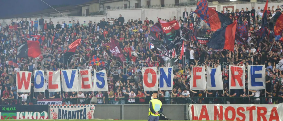 Cosenza-Ascoli, anche la Curva Sud in silenzio per 15'