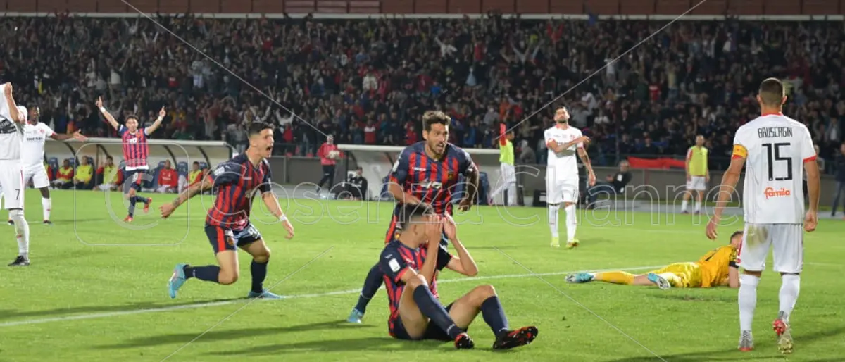 Serie B, le date di playoff e playout: Cosenza vittorioso per due anni