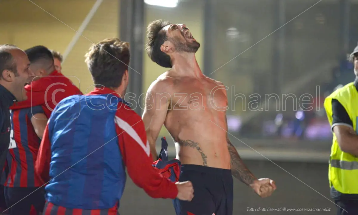A tutto Larrivey: «Da Messi al Cosenza: vi racconto la mia carriera»