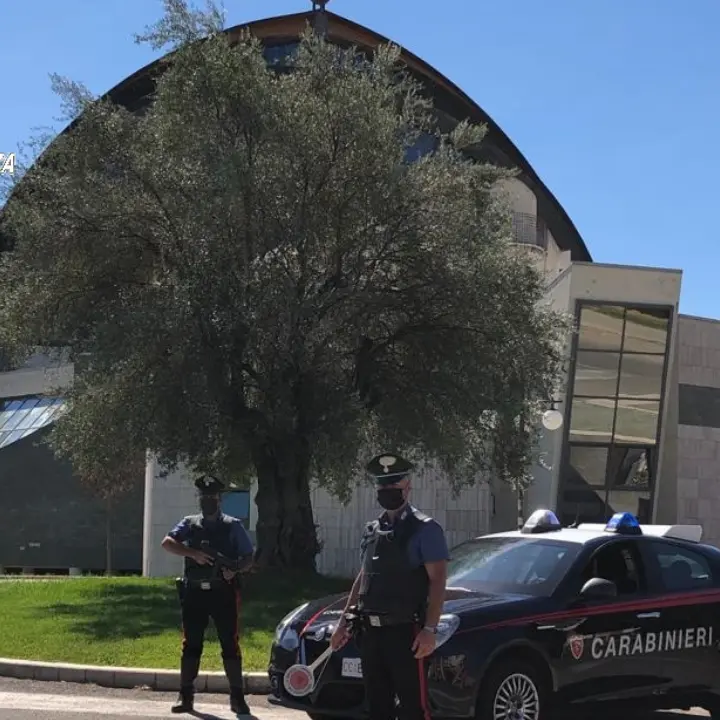 Rende, 46enne ai domiciliari: aveva un chilo di hashish nella camera da letto