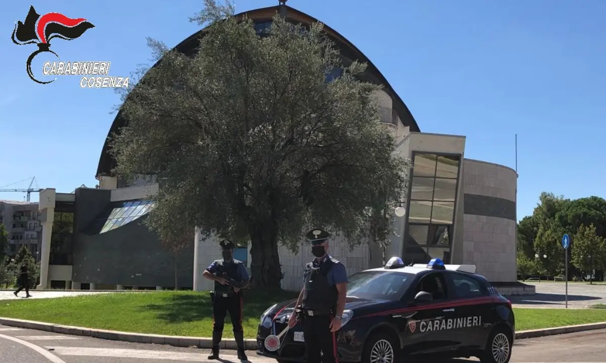 Rende, 46enne ai domiciliari: aveva un chilo di hashish nella camera da letto