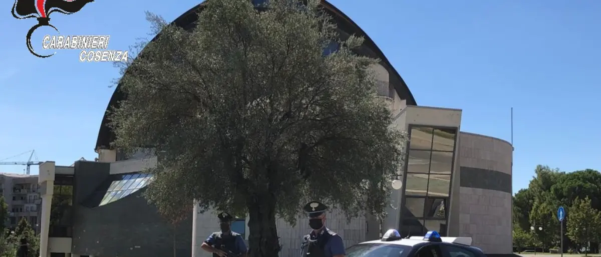 Rende, 46enne ai domiciliari: aveva un chilo di hashish nella camera da letto