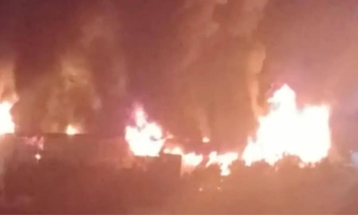 Officina meccanica in fiamme a Corigliano Rossano, indagini a tutto campo