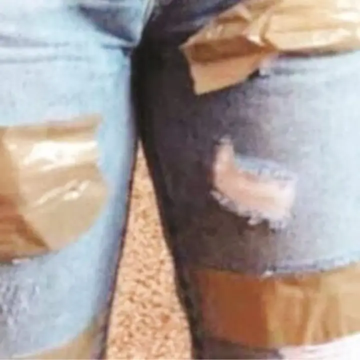 «Vergognoso che la preside abbia coperto gli strappi dei jeans a una studentessa cosentina»