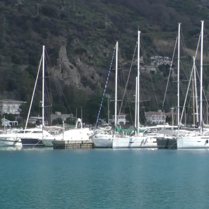 Cetraro, impedita la navigazione in alcuni tratti della darsena turistica. Minoranza all'attacco